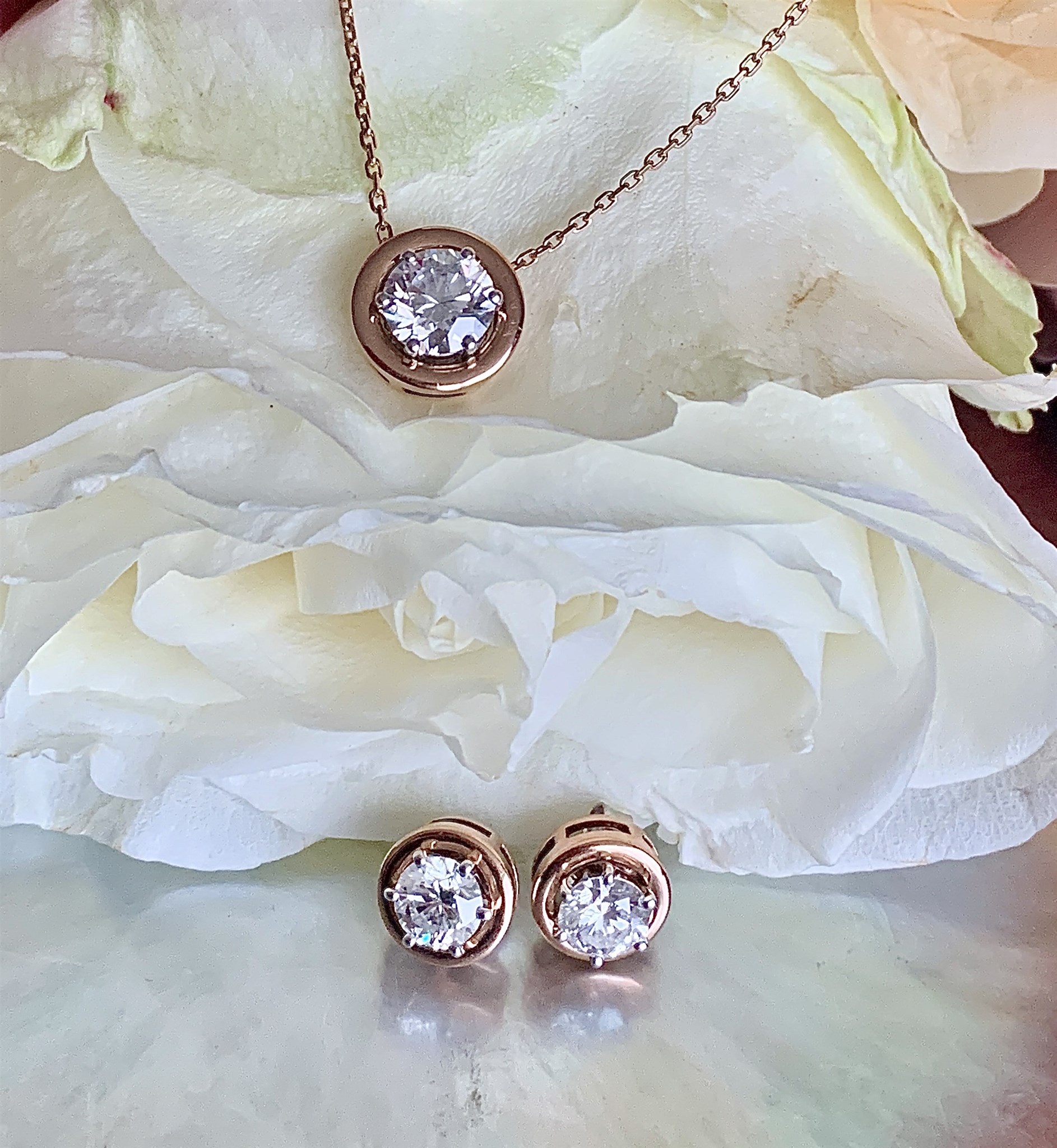Dia med rose gold halo.jpg